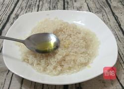 芹菜粉葛咸骨粥的做法图解1