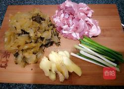 酸菜肉丝面的做法图解2