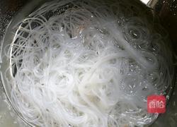 蒜蓉粉丝蒸生蚝的做法图解2