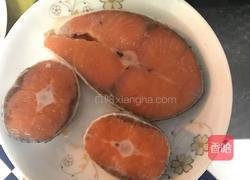 煎三文鱼的做法图解1