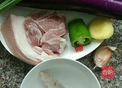 梅香肉沫茄子煲的做法图解1