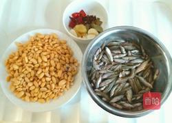 小鱼炖豆芽的做法图解1