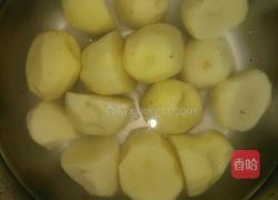 蓝莓土豆泥和番茄土豆泥的做法图解1