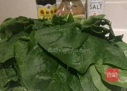 颗粒花生酱拌菠菜的做法图解1