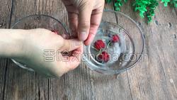 牛奶西米露的做法图解1
