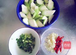 蒜蓉炒丝瓜的做法图解1