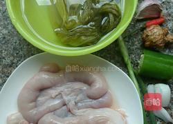 酸菜炒生肠的做法图解1