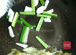 酸菜炒生肠的做法图解8