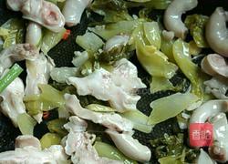 酸菜炒生肠的做法图解9