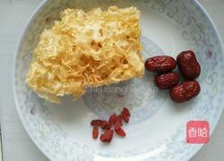 银耳红枣枸杞汤的做法图解1