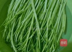 通菜梗炒酸笋的做法图解2