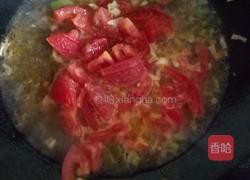 西红柿鸡蛋肠末瘩达汤的做法图解3