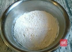 洋葱猪肉馅肉饼的做法图解1