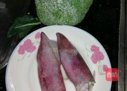 鱿鱼炒西兰花的做法图解1