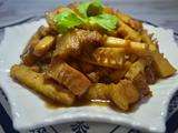 五花肉炖鲜竹笋的做法[图]