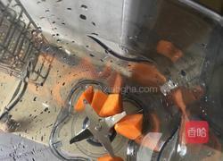 香梨芹菜汁的做法图解1