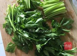 香梨芹菜汁的做法图解3