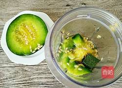 甜瓜汁的做法图解3