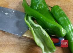 鸡蛋炒尖椒的做法图解1