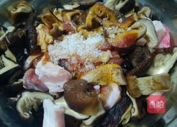 香菇咸蛋黄肉粽的做法图解8