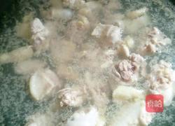 板栗煲鸡汤的做法图解3