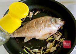 红烧鲈鱼的做法图解7