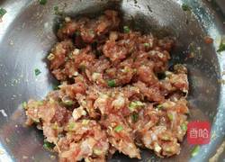 猪肉香葱肉卷的做法图解4