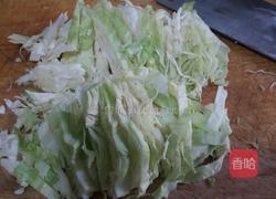 炝拌圆白菜粉丝的做法图解1