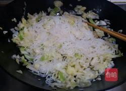 炝拌圆白菜粉丝的做法图解5