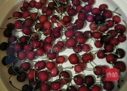 鲜榨樱桃汁的做法图解1