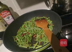 火鸡腿炒豇豆的做法图解7