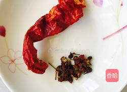 卷心菜清炒冻豆腐的做法图解3