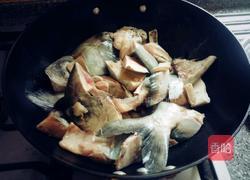 啤酒焖鲳鱼块的做法图解6