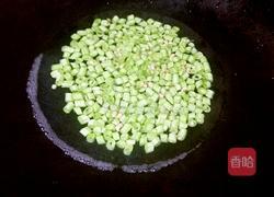 豆角咸鸭蛋炒饭的做法图解2