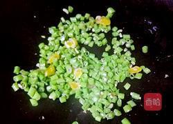 豆角咸鸭蛋炒饭的做法图解4