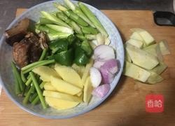 牛蹄筋热炒什锦蔬菜的做法图解1