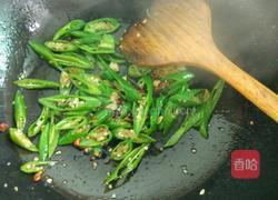 青椒炒香肠的做法图解3