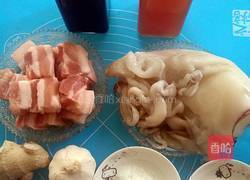 墨鱼红烧肉的做法图解1