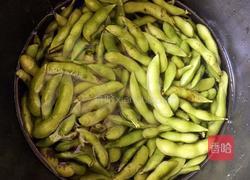 盐水煮毛豆的做法图解1