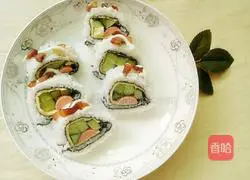 Illustration of how to make bacon cheese sushi 6