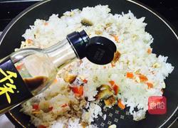海苔粉松子仁鳗鱼炒饭的做法图解8