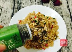 海苔粉松子仁鳗鱼炒饭的做法图解11