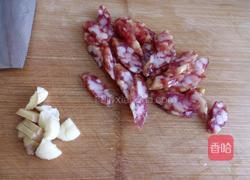 尖椒土豆片炒腊肠的做法图解2