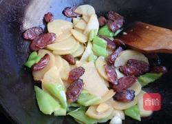 尖椒土豆片炒腊肠的做法图解6