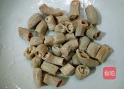 粉肠炒荷兰豆的做法图解1