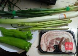 青椒芦笋炒五花的做法图解1