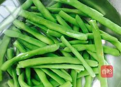 肉末四季豆的做法图解1