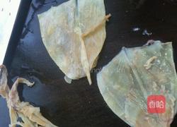 干鱿鱼炒荷兰豆的做法图解2