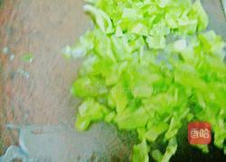 凉瓜鱼肉肠煎蛋角的做法图解1