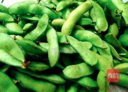 肉沫炒毛豆的做法图解1